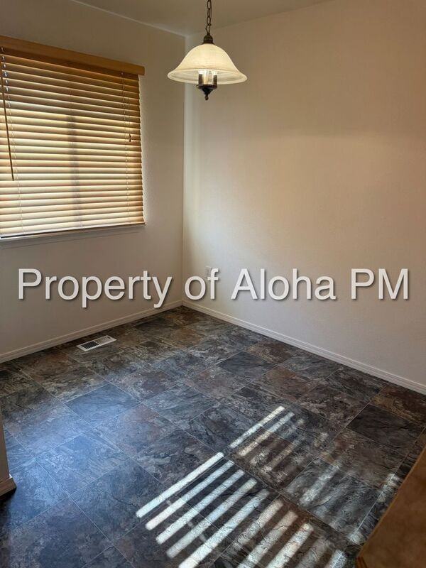 1802 S Broxon St - Photo 7 of 15
