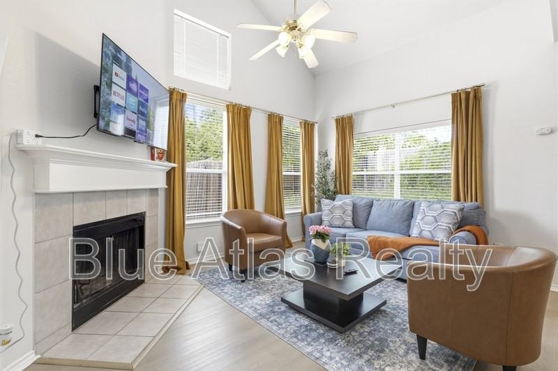 1081 Enfilar Ln - Photo 4 of 47