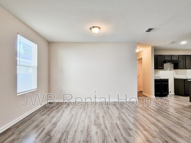 8415 Berry Ave - Photo 4 of 11