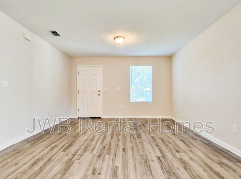 8415 Berry Ave - Photo 6 of 11
