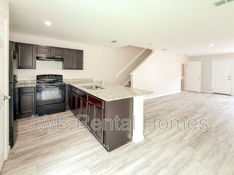 4415 Melissa Ct W - Photo 2 of 22