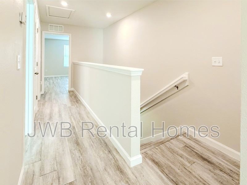 4415 Melissa Ct W - Photo 5 of 22