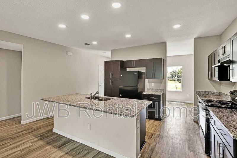 2511 Broward Rd - Photo 2 of 24