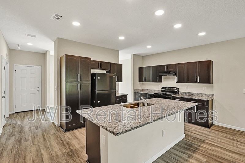 2511 Broward Rd - Photo 4 of 24