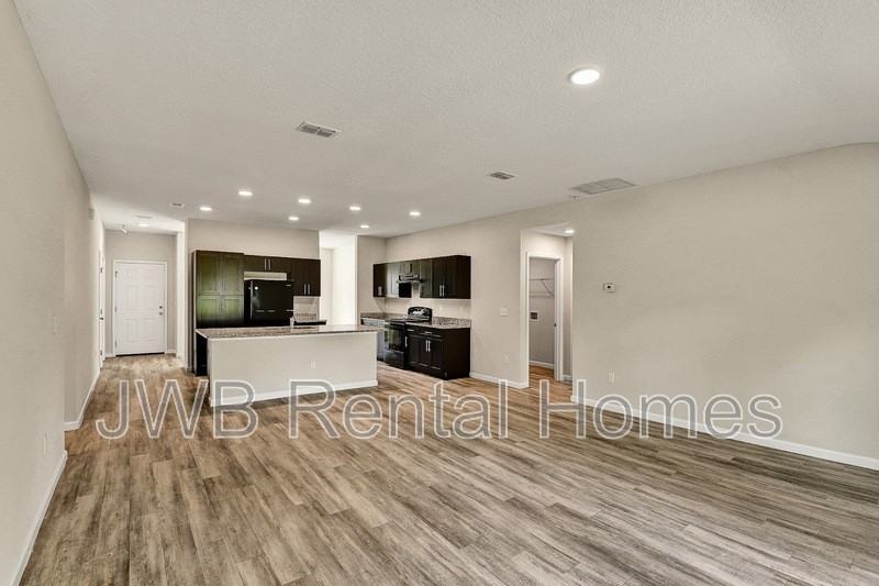 2511 Broward Rd - Photo 6 of 24