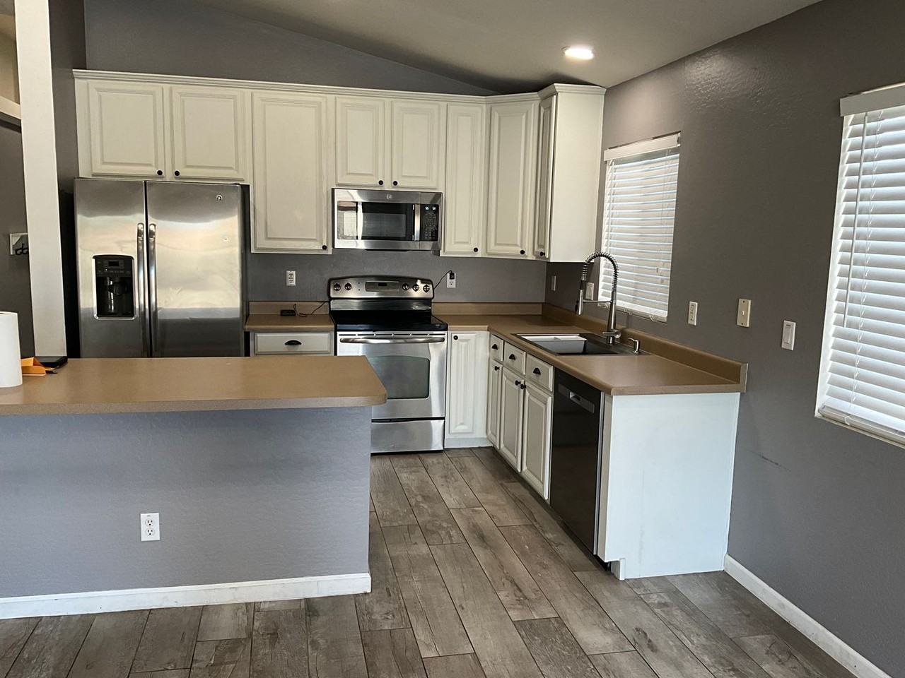 1829 S 106th Ln - Photo 2 of 12