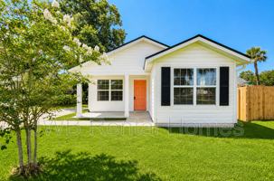 featured image of 1116 E 17th St