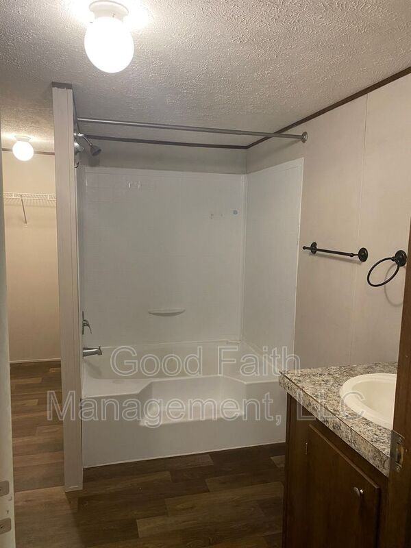 304 Valley Ave - Photo 5 of 16