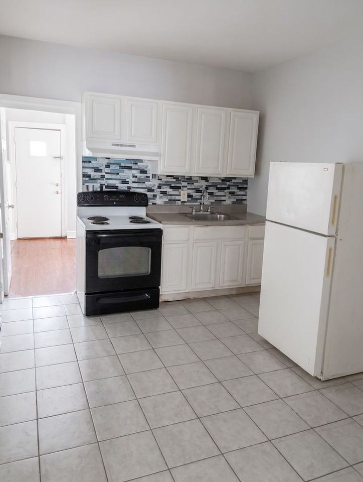 4942 N 7th St - Photo 4 of 6