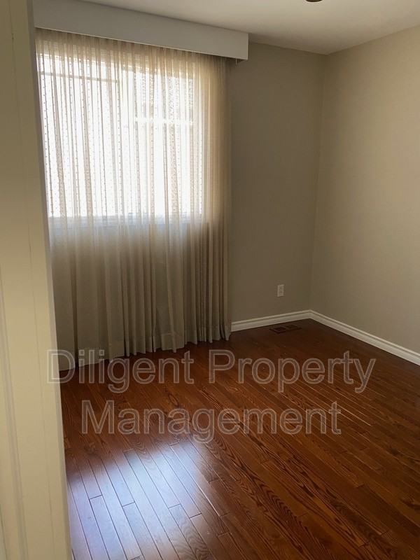 1219 Cartier Blvd - Photo 4 of 27