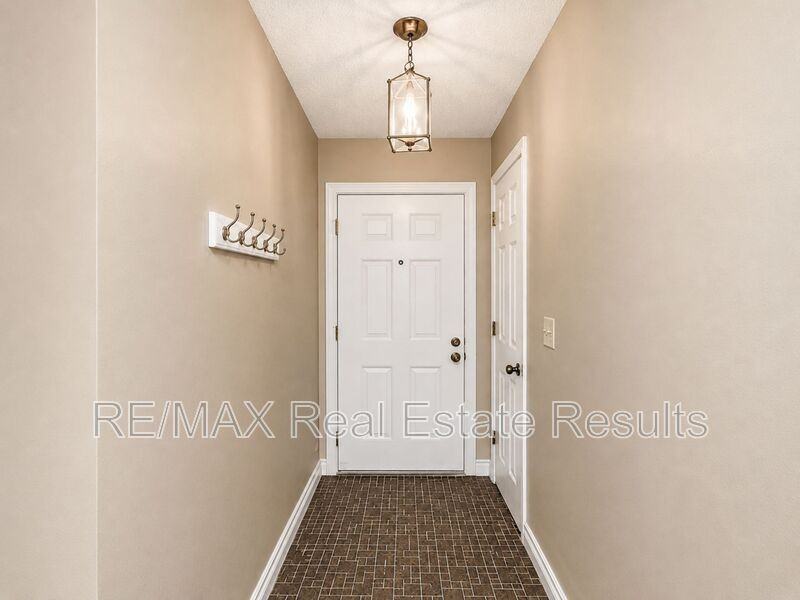 1810 Crouch St - Photo 5 of 18