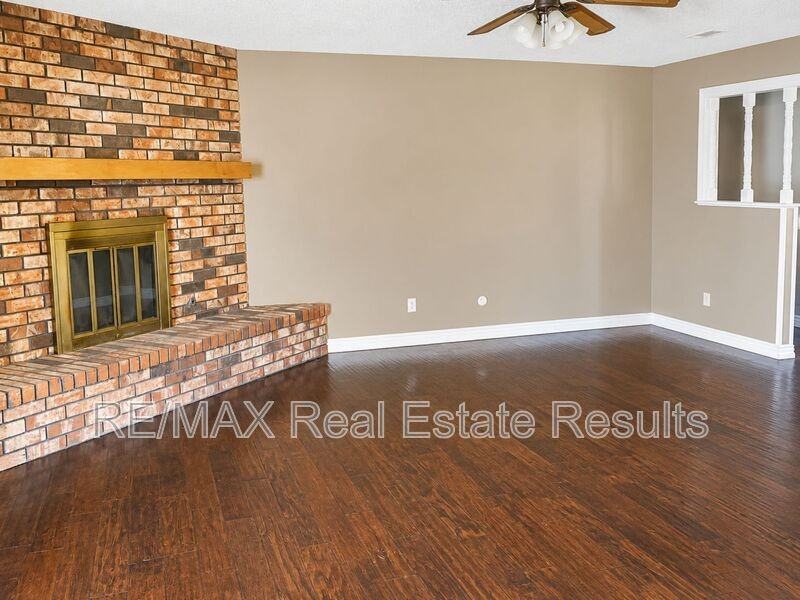 1810 Crouch St - Photo 7 of 18