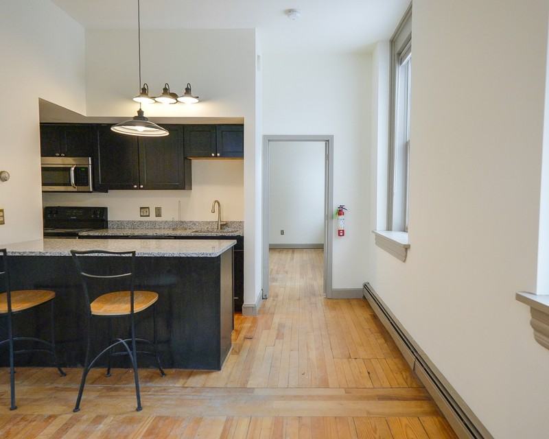 260 College St - Photo 4 of 12