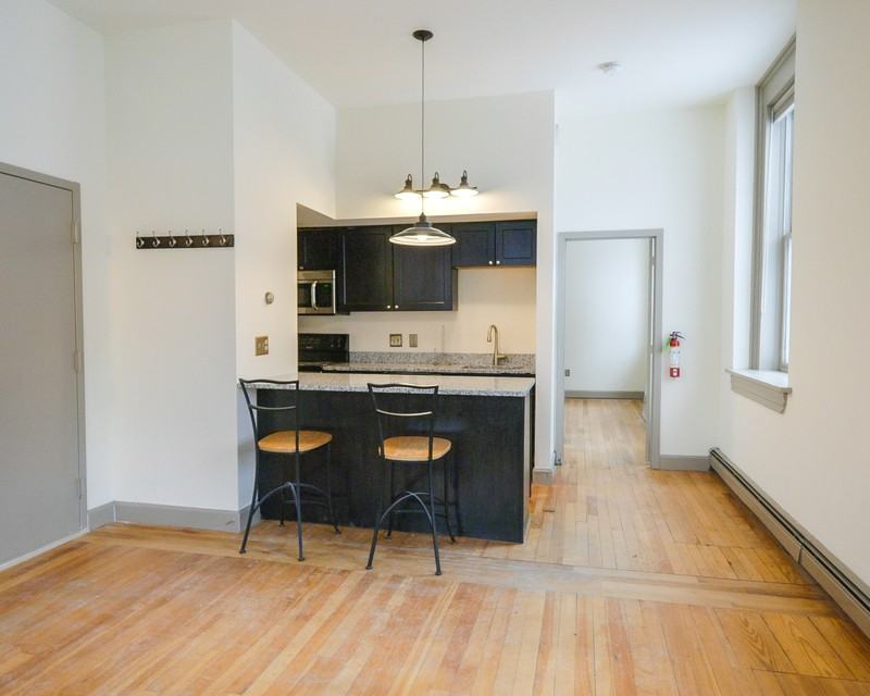 260 College St - Photo 5 of 12