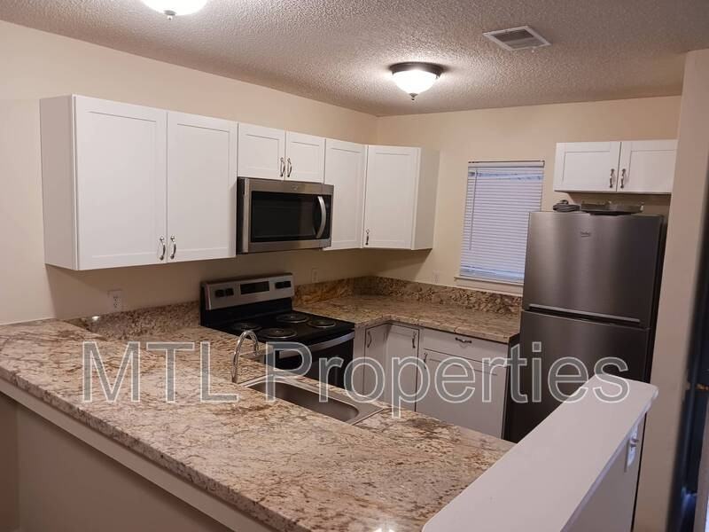 1674 Eagles Pl - Photo 3 of 11
