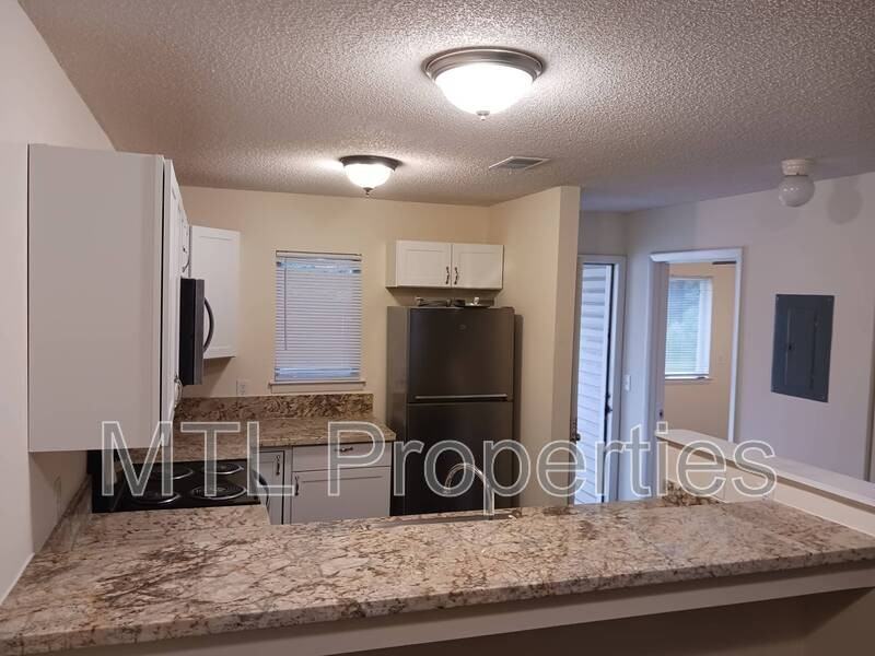 1674 Eagles Pl - Photo 4 of 11