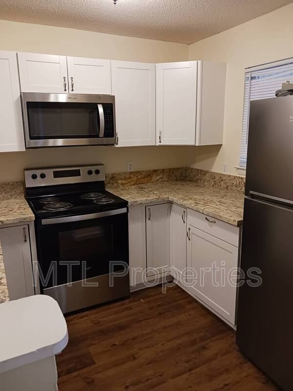 1674 Eagles Pl - Photo 5 of 11