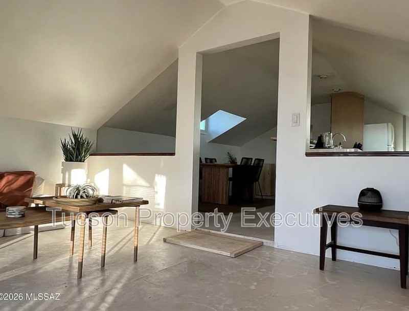 570 S Main Ave - Photo 4 of 11