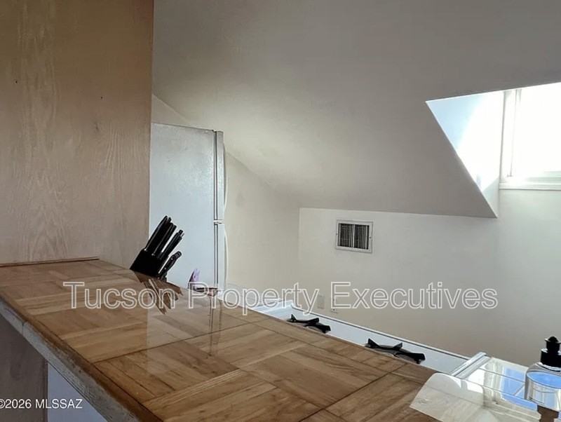 570 S Main Ave - Photo 5 of 11