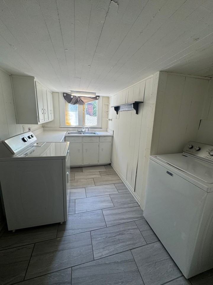 1015 Queen City Ave - Photo 3 of 14