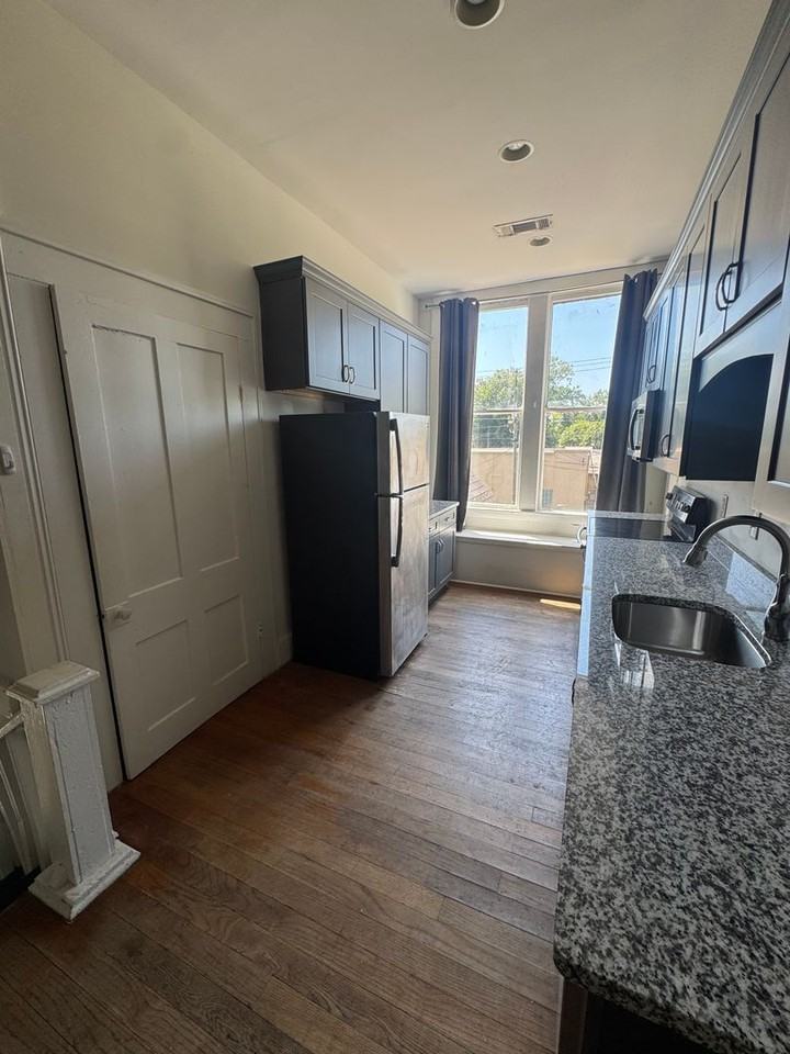 1015 Queen City Ave - Photo 6 of 14