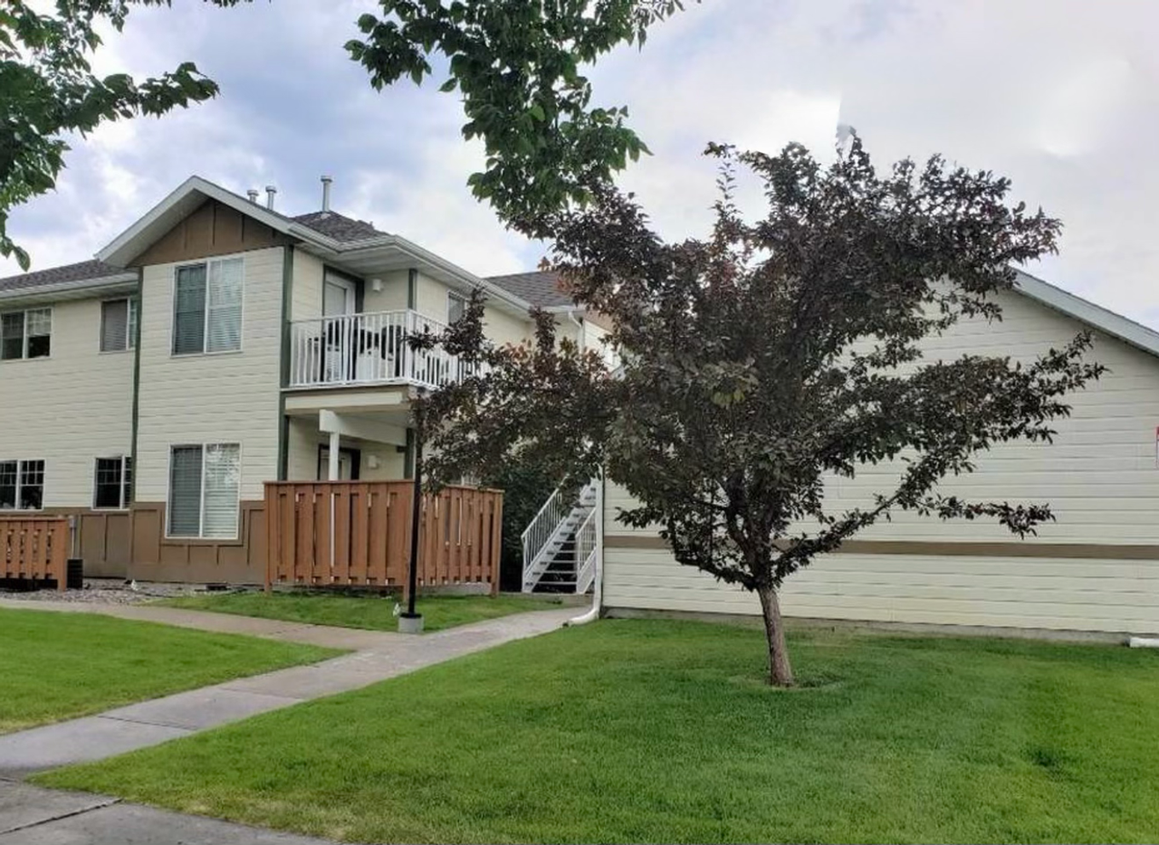 893 Forestglen Dr - Photo 2 of 13