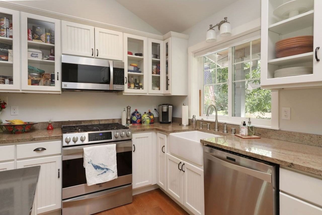 2273 Lori Dr - Photo 3 of 20