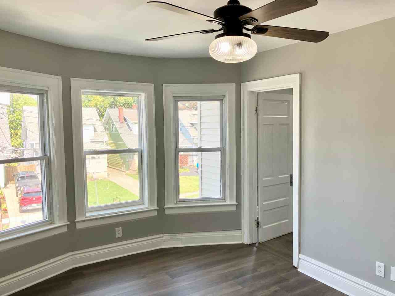 109 Unger Ave - Photo 4 of 12