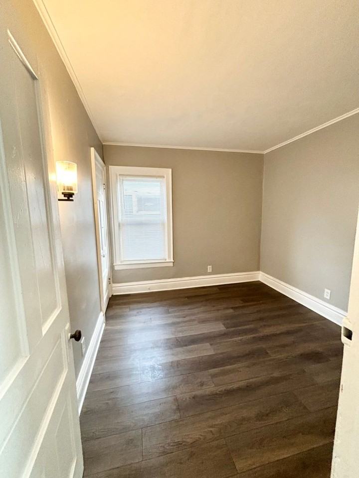 109 Unger Ave - Photo 7 of 12