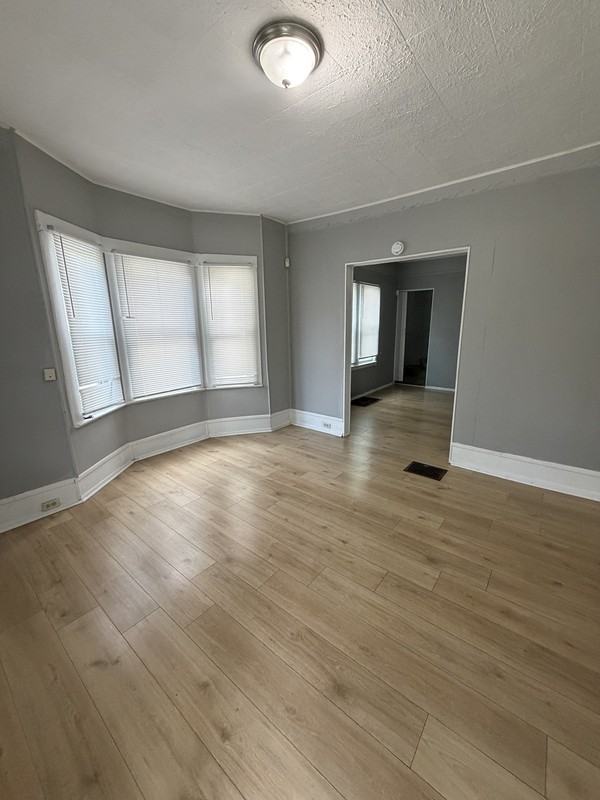1722 Burgess Rd - Photo 4 of 10