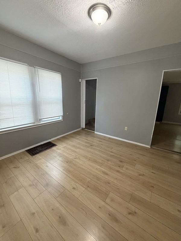 1722 Burgess Rd - Photo 5 of 10