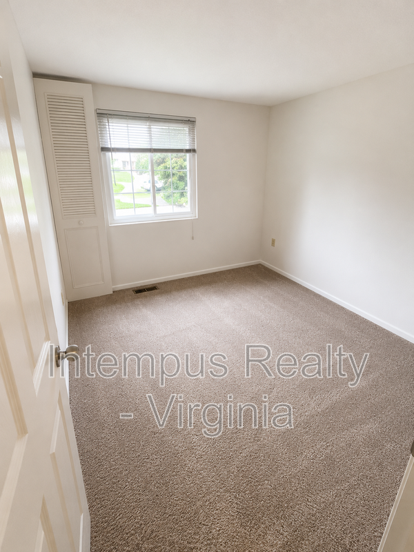 4312 Rolling Stone Way - Photo 7 of 10