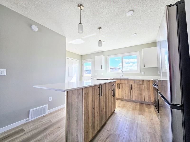 2727 194 St Nw - Photo 5 of 21