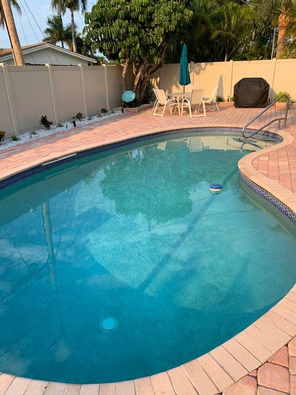 1541 Ne 40th St - Photo 5 of 6