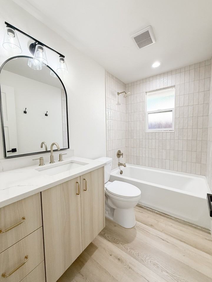 3710 N St #B - Photo 6 of 14