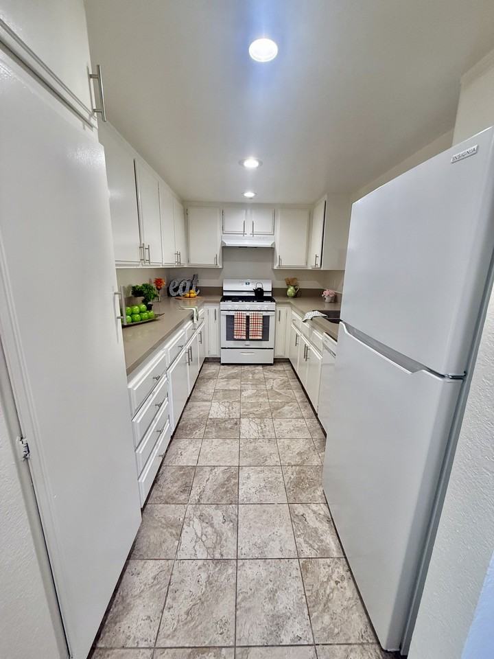 512 W Imperial Ave #5 - Photo 5 of 26