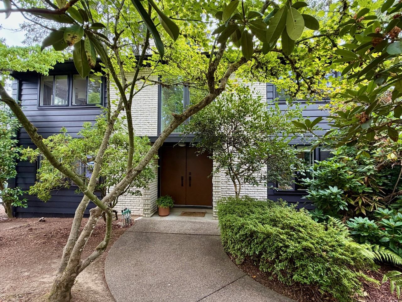 3210 Nw Mckinley Dr #NA - Photo 2 of 33