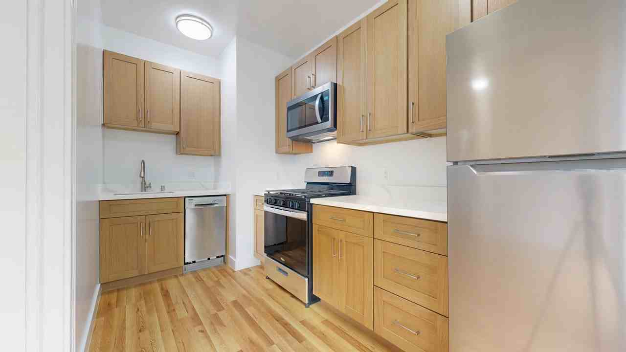 1060 Bush Street - Photo 3 of 37