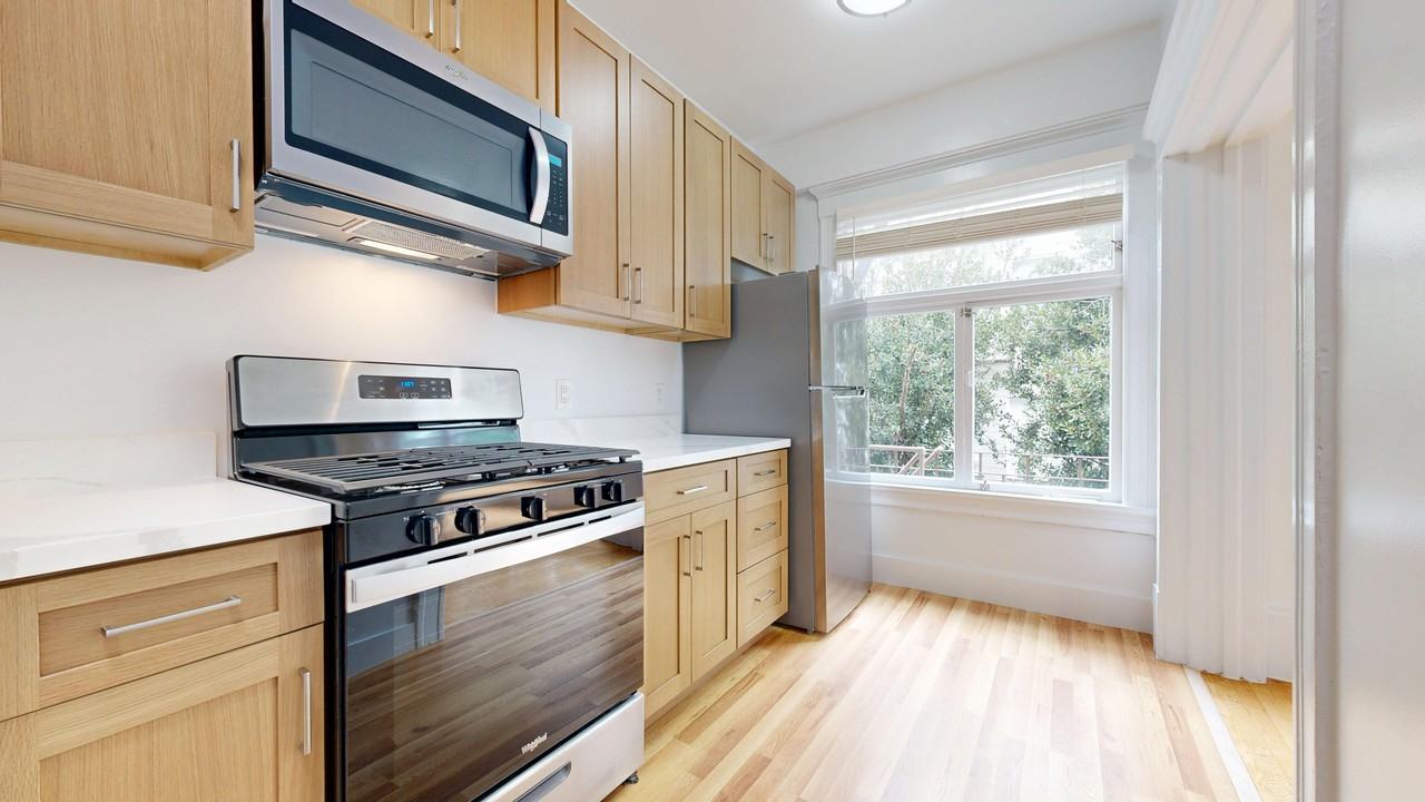 1060 Bush Street - Photo 5 of 37