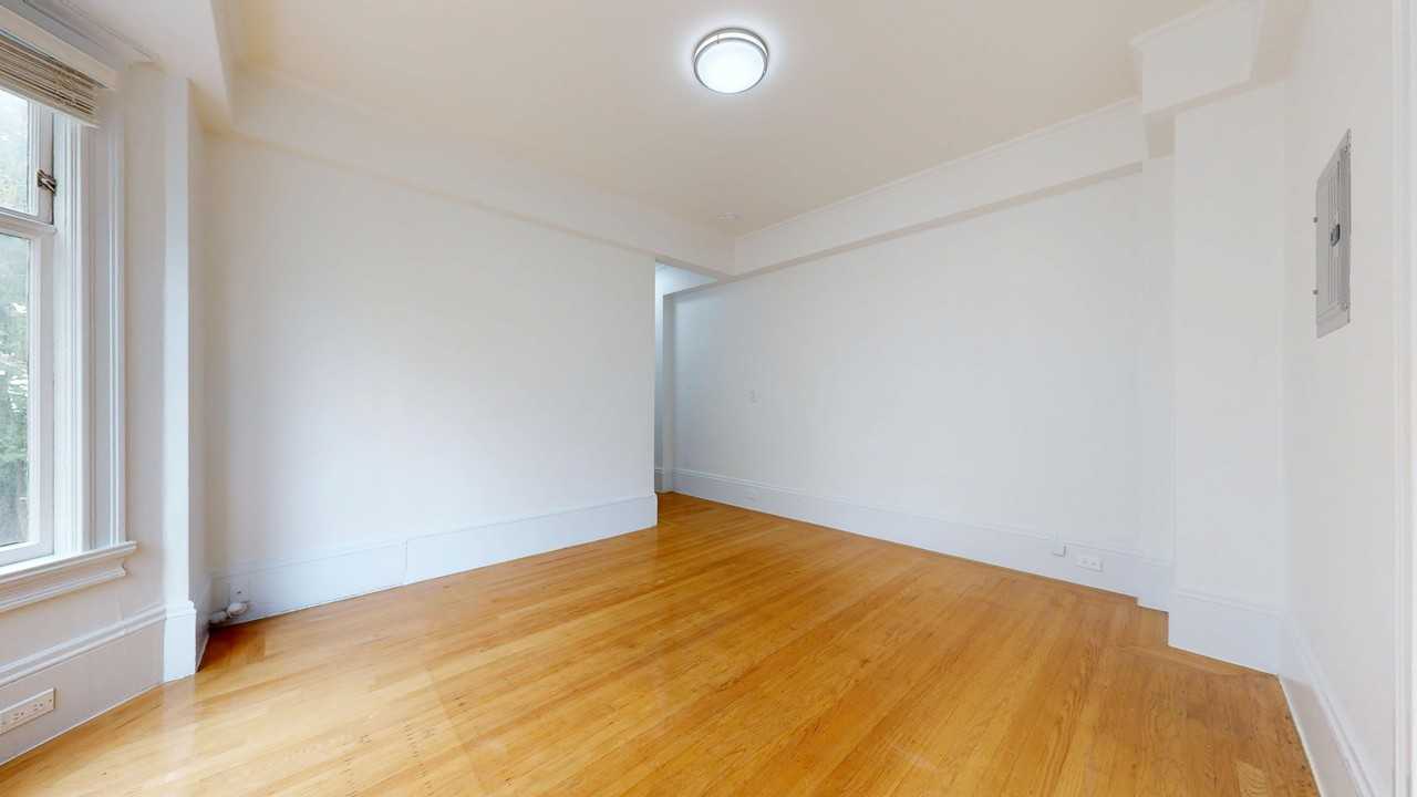 1060 Bush Street - Photo 7 of 37