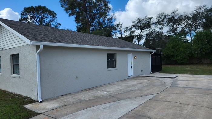 1492 Providence Blvd - Photo 2 of 16