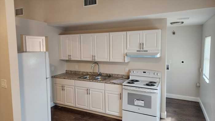 1492 Providence Blvd - Photo 6 of 16