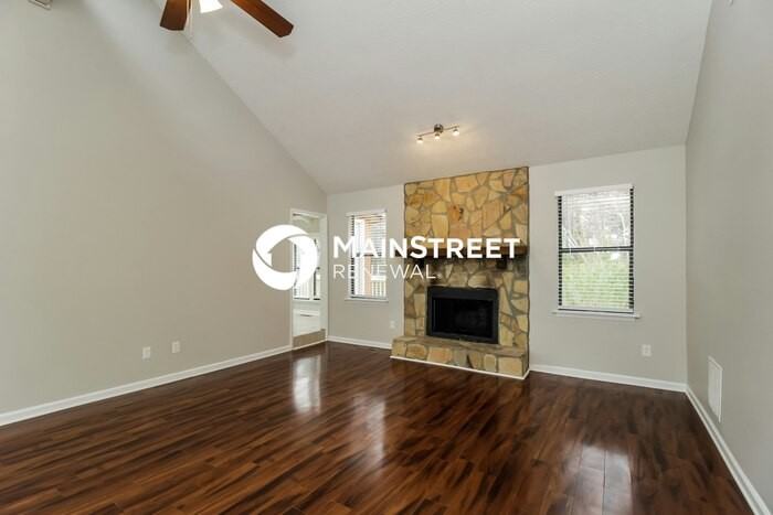 8606 Stone Creek Ct - Photo 2 of 17