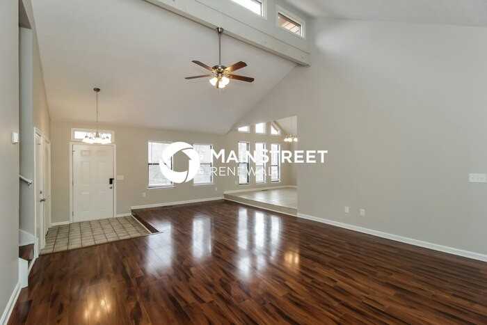 8606 Stone Creek Ct - Photo 3 of 17
