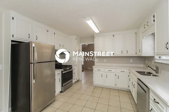 8606 Stone Creek Ct - Photo 6 of 17