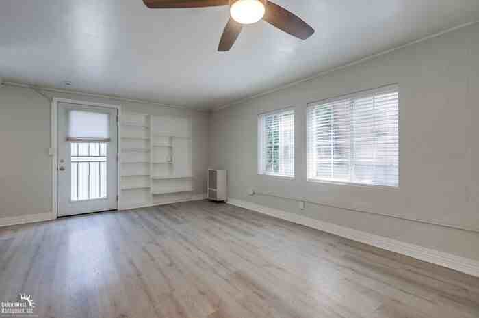 6935 1/2 Hoffman Ave - Photo 4 of 18