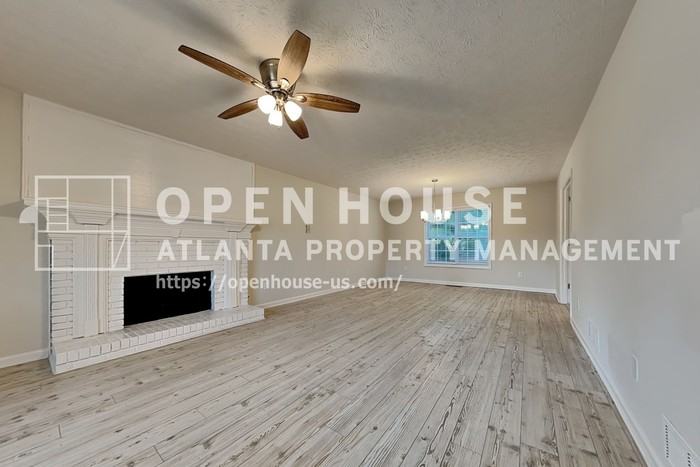 1555 Rose Pointe Dr - Photo 4 of 24