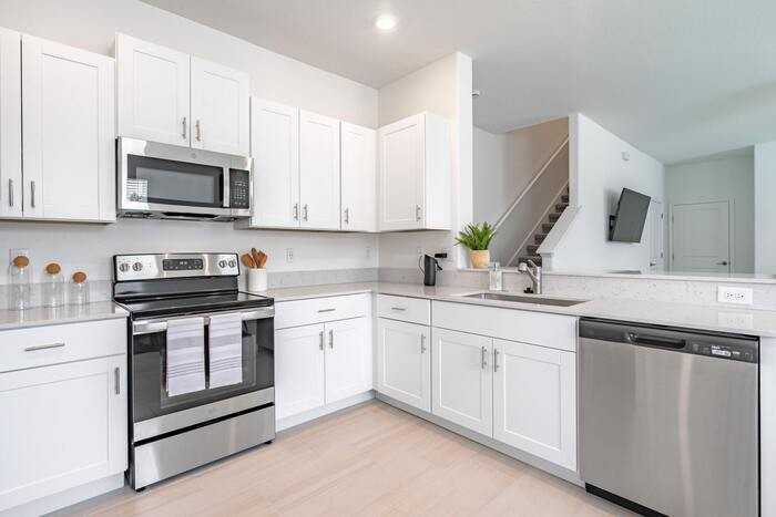 5045 Capri Harbor Dr - Photo 7 of 41