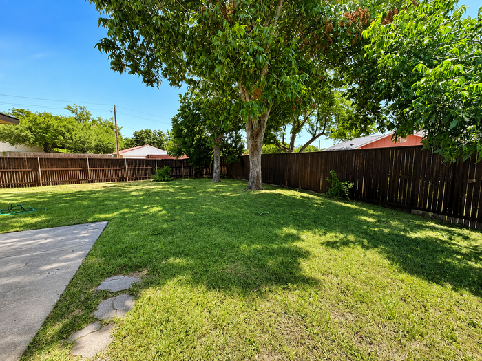 3401 Livingston Ln - Photo 3 of 50