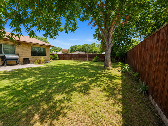 3401 Livingston Ln - Photo 4 of 50